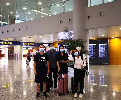 市场小组外出团建(图1)